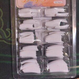 100 white nail tips full well